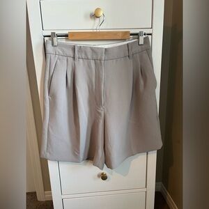 Aritzia the effortless short long Crepette